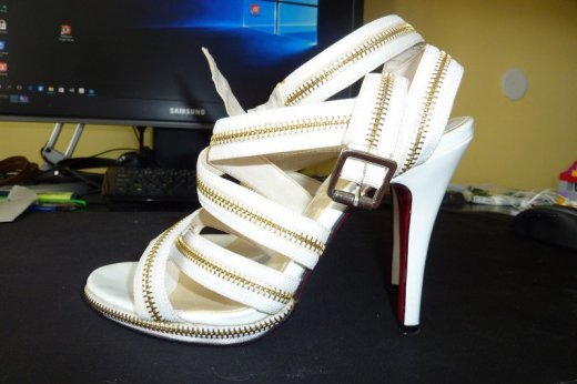 Luxusne Zip Sandale s cervenou podrazkou - vel. 39