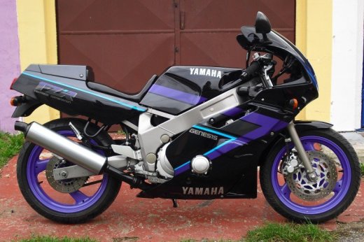 YAMAHA FZR 600 GENESIS - 1.majitel - KRÁSNÁ