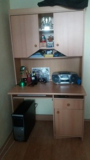 Predám stolík pod PC s vitrínkou
