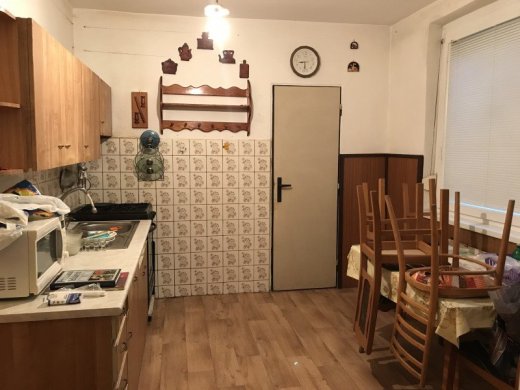 Ponúkam na predaj 4 izbový byt v centre mesta Lv.