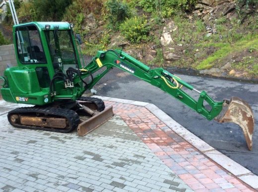 Minibagr Yanmar B25V, r.2001