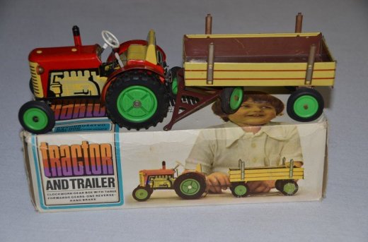 Predám KDN traktor s vlečkou a krabicou