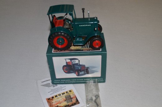 Predám traktor Kovap-HANOMAG-so zelenou strechou-n