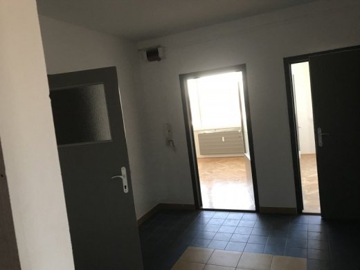 Ponúkam na predaj 4 izbový byt na R3 v Leviciach