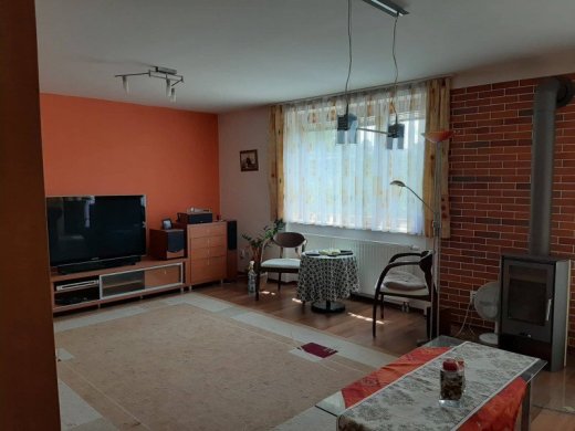 Na predaj veľkoplošný svojpomocný byt s garážom