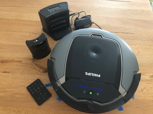 Predam roboticky vysavac philips FC8822.