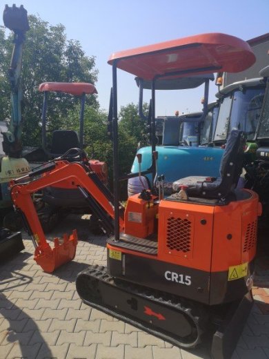 Minibagr CR15, hmotnost 1100 kg, dvoválcový motor