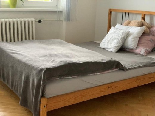 Predám posteľ s roštom a matracom