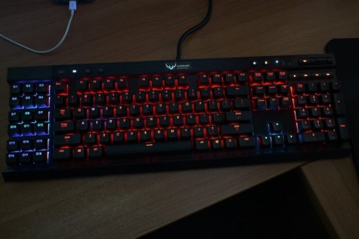 Predám TOP hernú klávesnicu Corsair K95 RBG LED