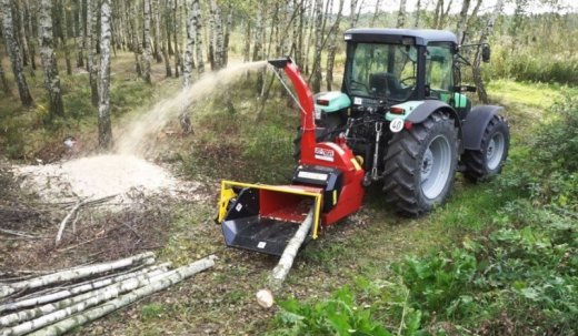 Predám štiepkovač do 17cm priemeru za traktor.