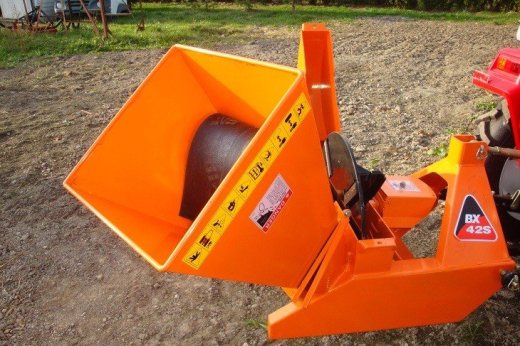 Prodám štěpkovač za traktor s kardanem v ceně