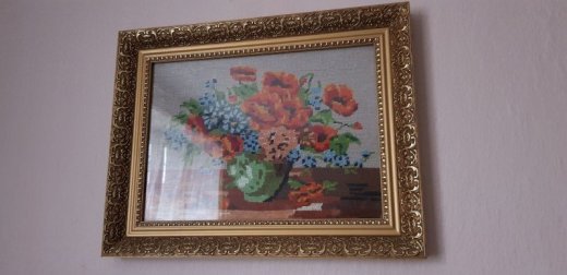 Vyšívané a gobelínové obrazy v starožitných rámoch