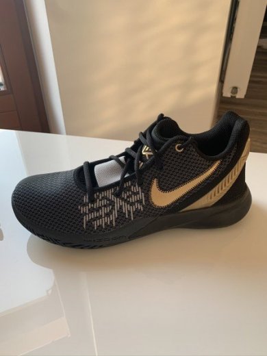 NIKE Flytrap II