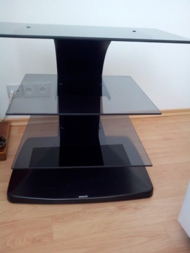Stolík pod TV