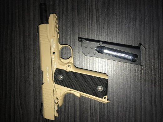 Colt M45 s pohonom na CO2 12g