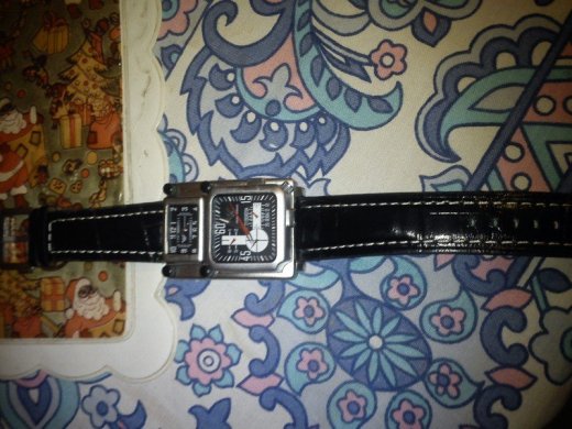 predam   luxusne hodinky EMPORIO ARMANI