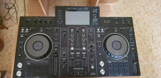 Pioneer XDJ RX2 konzola