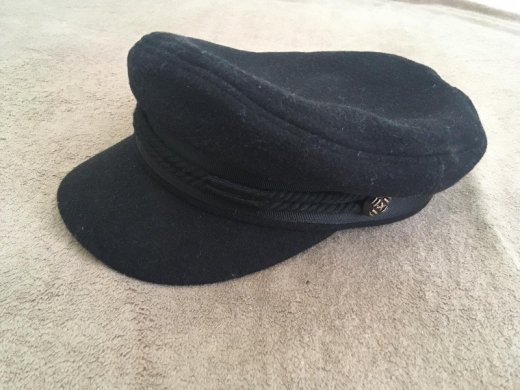 Baker hat čiernej farby