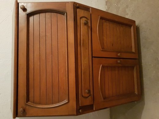 Predam komodu ktora sluzi aj ako pisaci stolik
