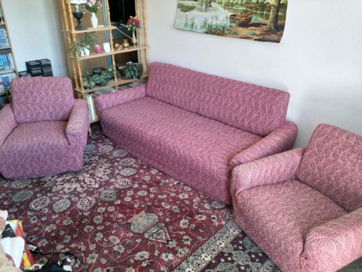 Rozkladacia sedacia súprava s kreslami.