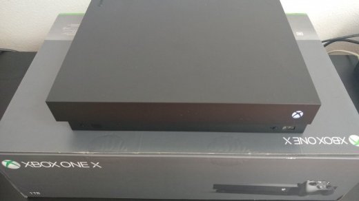Predám Xbox One X bez ovladača