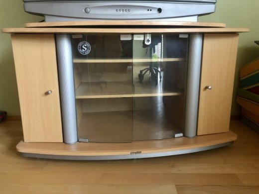 stolík pod TV