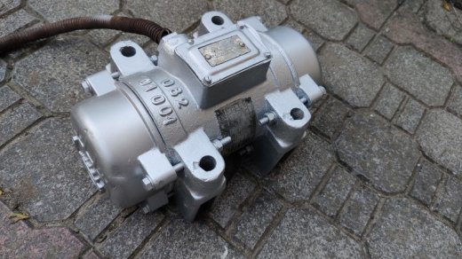 Vibračný motor