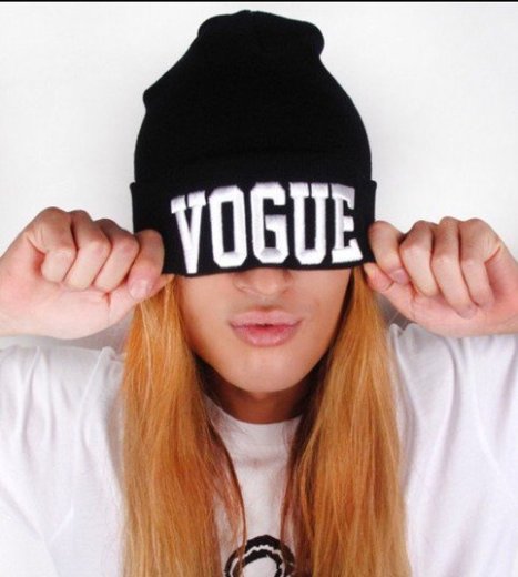 Štýlová čiapka VOGUE - čierna a šedá