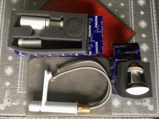 Dizajnova biela bateria, click-clack a sifon