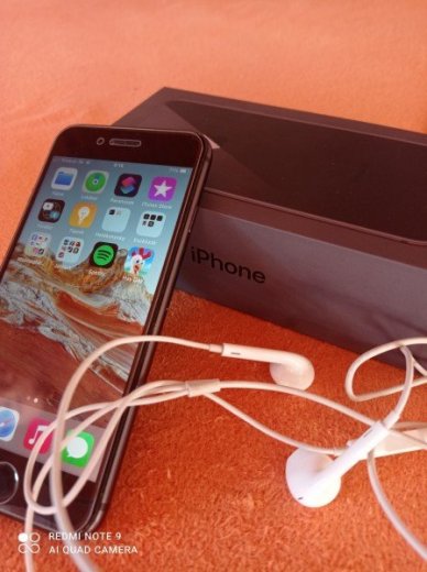 Predám iphone 8