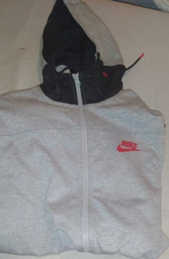 Predám súrne Nike pánsku mikinu so zipsom XL.