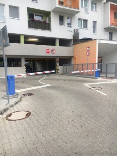 Parkovacie státie na Vietnamskej ulici