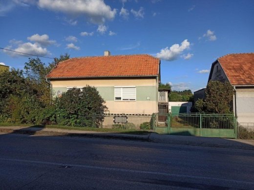 Rodinný dom Štrkovec so záhradnou chatkou a garážo