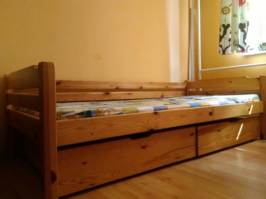 Jednolôžková posteľ s úložným priestorom