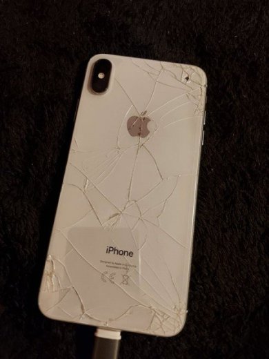 Predam IPHONE XS MAX zablokovany na ICLOUD