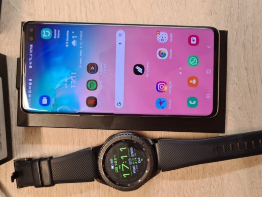 SAMSUNG S10 PLUS