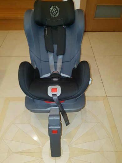 Avionaut Glider Isofix čierna/sivá  + prídavná noh