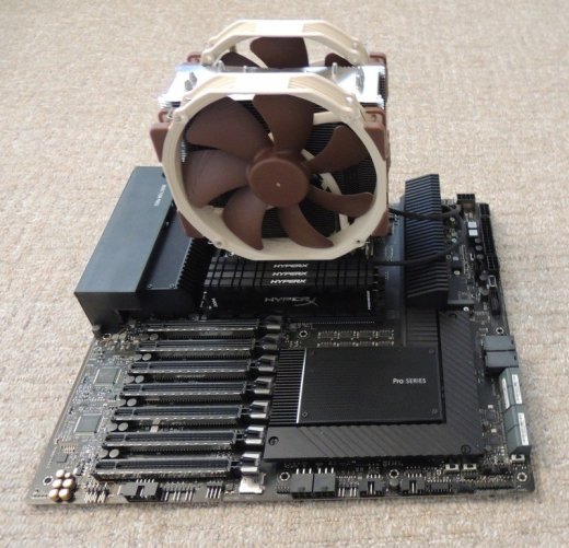 Serverová matičná doska s RAM a CPU+chladič