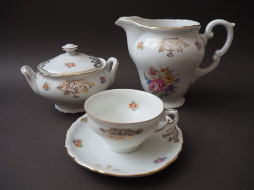 Veľká porcelánová sada (17 kusov)