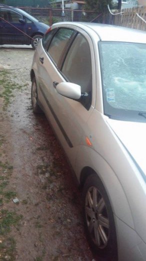 rozpredam ford focus 1,6 benzin 74kw rv.2000