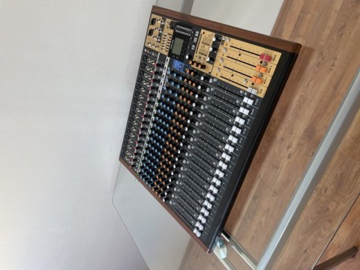 Mixpult Tascam Model 24
