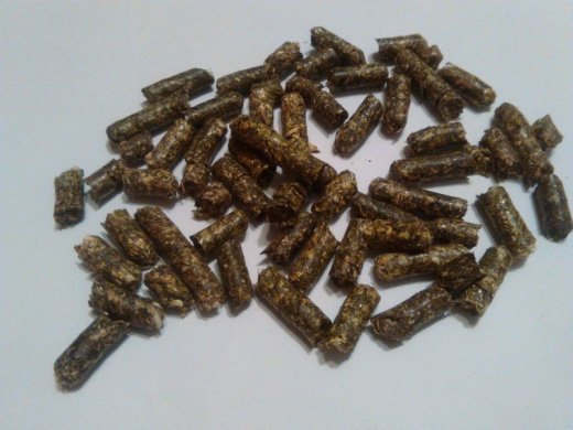 lucerka-datelina a seno granulované krmivo pre zajace, kozy