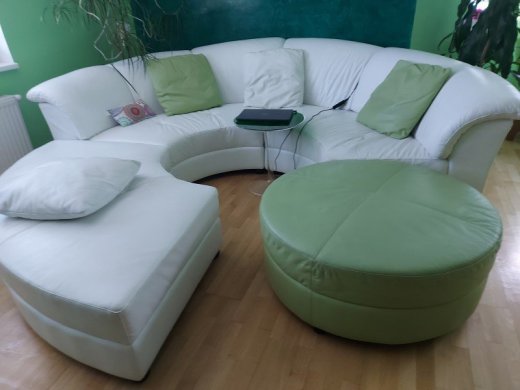 Biela kozena sedacka