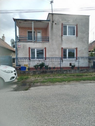 Predam dvojposchodovy dom vo Velkom Cetine