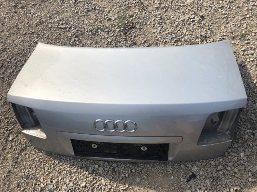 Audi a8 d3 kufrové dvere
