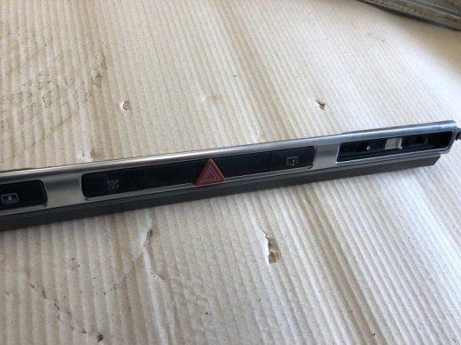 Audi a8 d3  zasekávací spínač