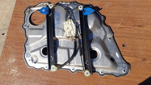 Audi a8 d3 mech. pravého zadného zdvíhača okien