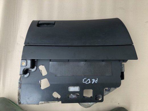 Audi a8 d3 držiak rukavice