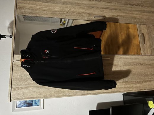 Čierna gore-tex bunda