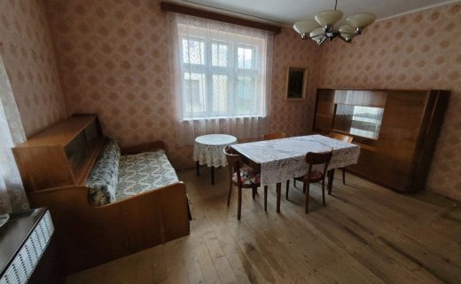 Jedálenský stôl